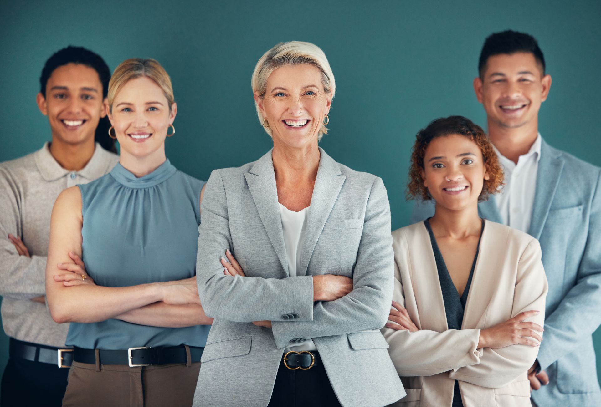 Equipo consultor trabajando en una implementación